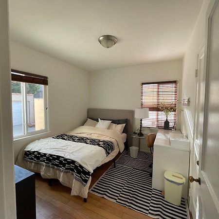Coastal Comfort Homestay In West Los Angeles Exterior photo