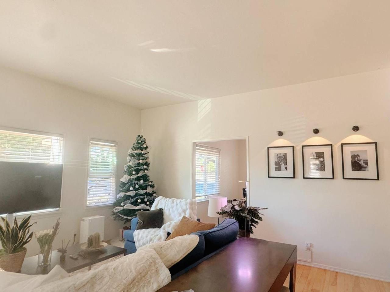 Coastal Comfort Homestay In West Los Angeles Exterior photo